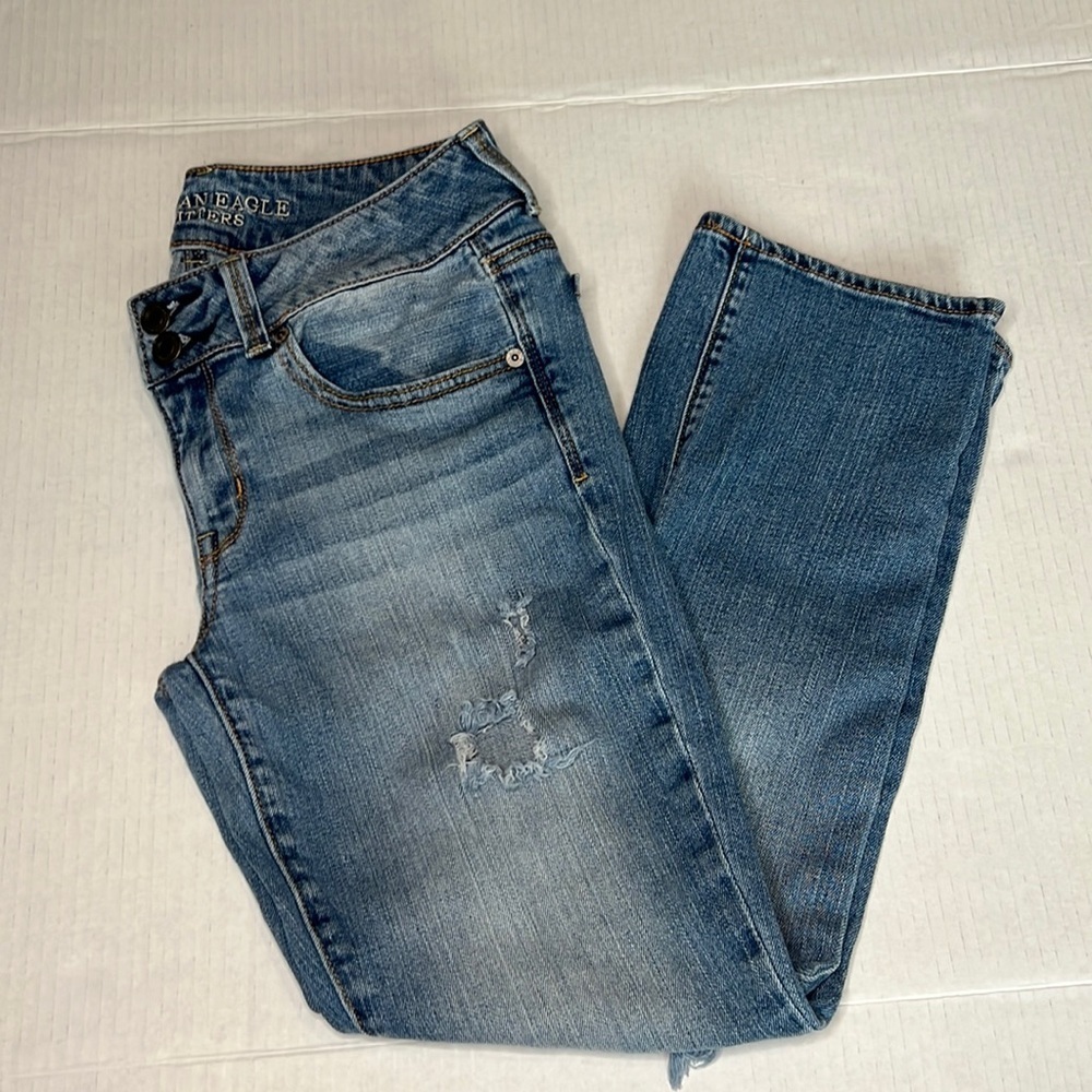 American Eagle Outfitters Medium Blue Cropped Distressed Jeans